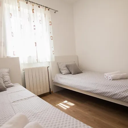 Domus - Free Private Parking Apartman *