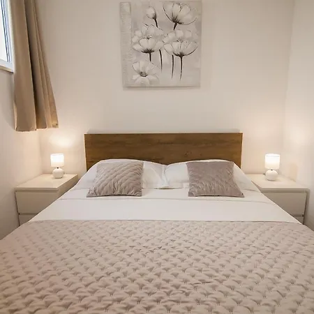 Domus - Free Private Parking Apartman Bol
