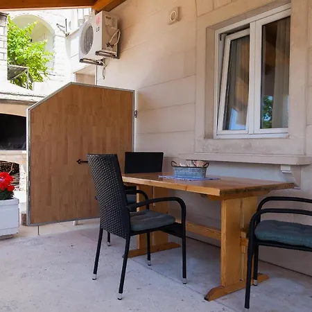 Domus - Free Private Parking