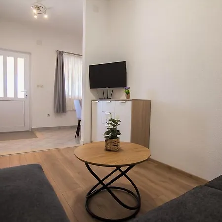 Domus - Free Private Parking Apartman