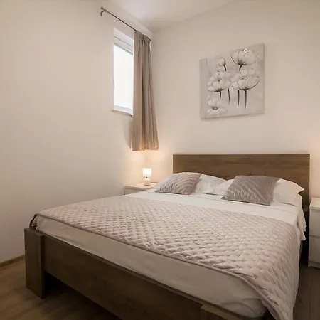 Domus - Free Private Parking Apartman Bol