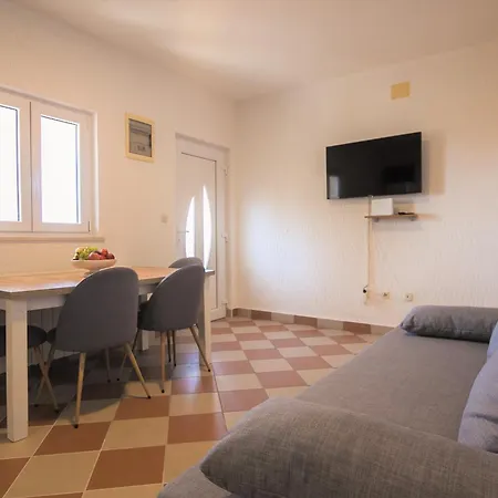Domus - Free Private Parking Apartman Bol