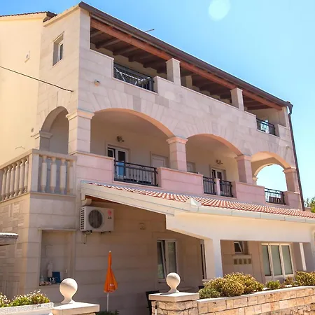 Domus - Free Private Parking Apartman *