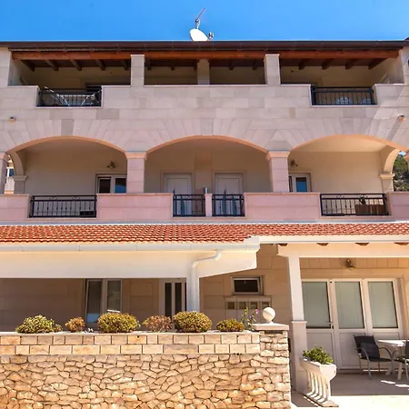 Domus - Free Private Parking Apartman Bol